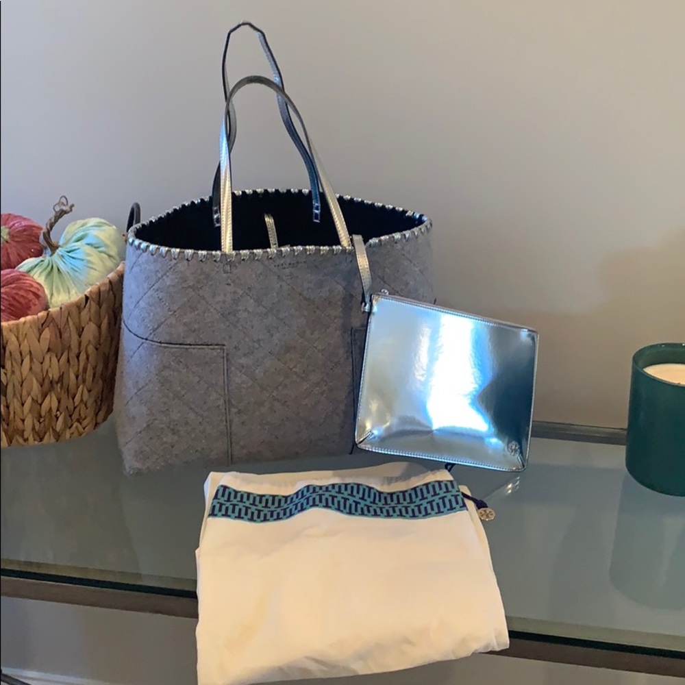 SALE❤️TORYBURCH TFelt Tote Gray Silver Gray Silver